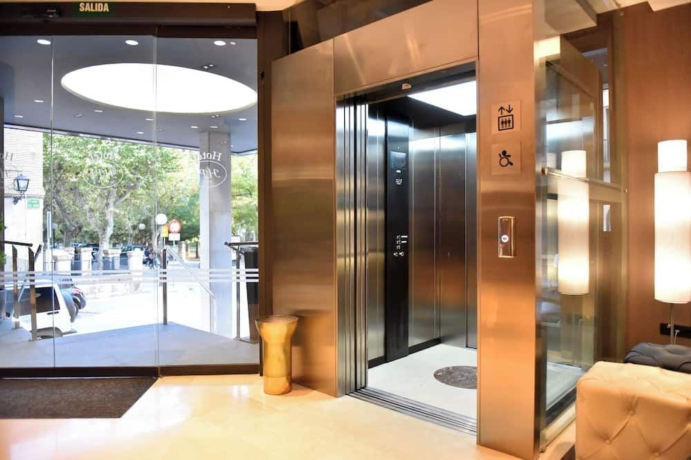 بيدرو إل دي أراجون - وشقة - ردهة