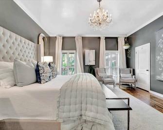 Quiet Luxury in Palma Ceia, Heated Pool, Yoga Room - Tampa - Bedroom