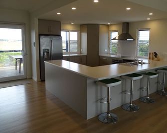 82 On Newell, Middleton - Free Wifi - Goolwa - Kitchen