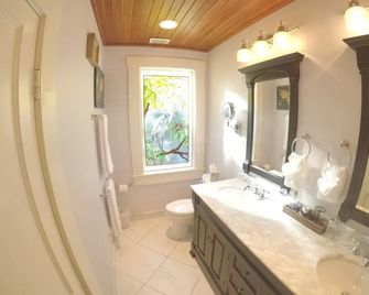 The Hibiscus House - Fort Myers