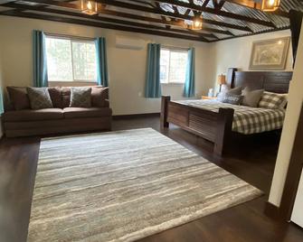 Cozy Home With New Hot Tub, River View & Fire Pit! - Garden Valley - Bedroom