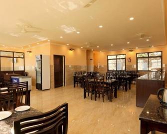 Charekh Food & Forest Resort - Kotdwāra - Restaurant