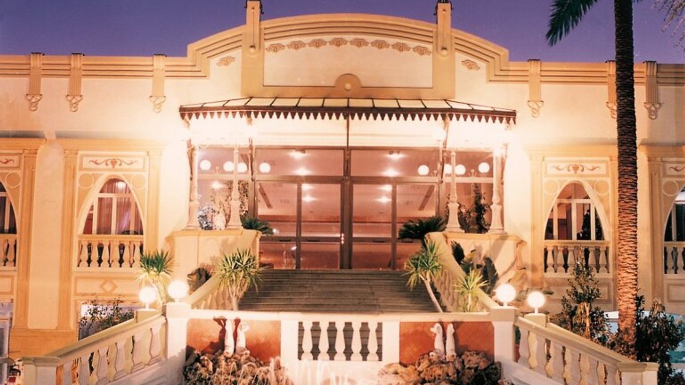 ديلفينو بيتش هوتل