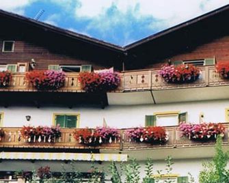 Hotel Haus an der Luck - Barbian - Gebäude
