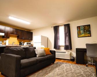 Pet Friendly Apt Near Peabody & Jhu Shuttle W/Free Wifi & Paid Parking - בולטימור - סלון