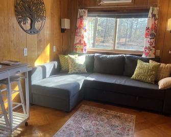 Tiny Cabin,Hot Tub,near Memphis, Blue Oval - Oakland - Sala de estar