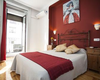 Hostal Aresol - Madrid - Bedroom