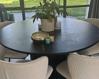 House in Papamoa, Tauranga\nChild Friendly \nWalking distance from shops and beach - Papamoa - Dining room