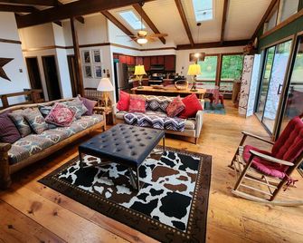 Skiers View: less than 10 mins to state parks + big view/deck/grill etc - Davis - Salon