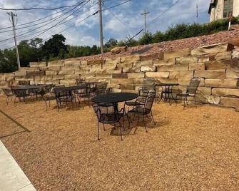 The Cross Bell Downtown 204 - Pawhuska - Patio