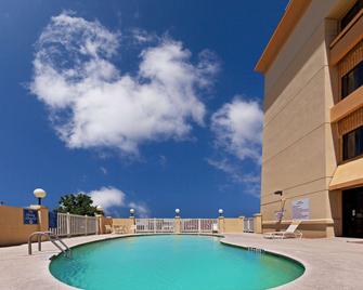 La Quinta Inn & Suites by Wyndham El Paso West Bartlett - El Paso - Bể bơi