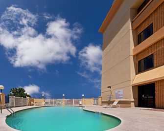 La Quinta Inn & Suites by Wyndham El Paso West Bartlett - El Paso - Piscina