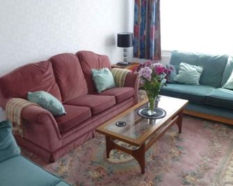 The Briar Rose. Holiday Cottage - Houghton-Le-Spring - Living room