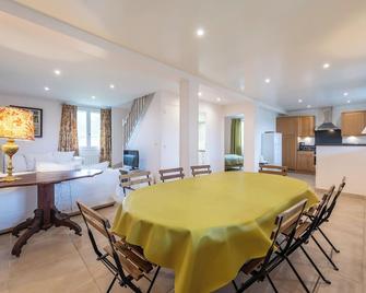 Charming Cottage 8 persons 17km Disneysland and Val d'Europe -45km Paris - Les Chapelles-Bourbon - Comedor