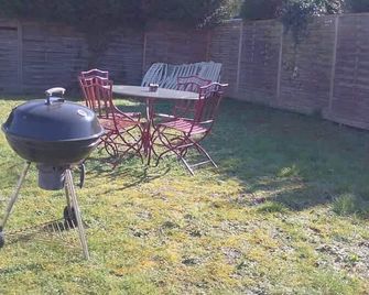 Chez Serge N°107, jardin, parking, animaux, 4 pers - Nœux-les-Mines - Patio