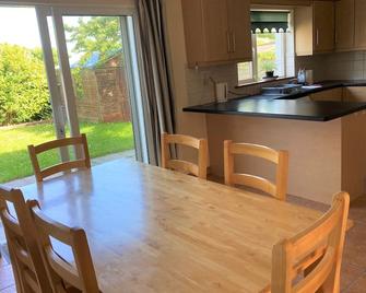 Holiday home in Spiddal Connemara - Spiddal - Dining room