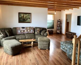 Captain's Hideaway Lake Superior/Lake Front Home Deer Park - Newberry - Living room