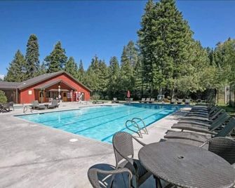 Lake Escape-Minutes to Lake & Ski Areas - Tahoe City - Pool