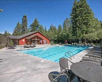 Lake Escape-Minutes to Lake & Ski Areas - Tahoe City - Piscine