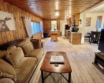 Charming Cabin on Dream Property - Pine - Living room