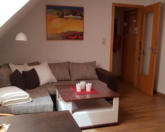 Apartment right by the forest with garden - Bad Sachsa - Wohnzimmer
