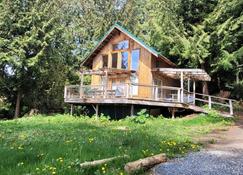 Ocean Views & Sunset Beach Cabin with soaker tub & fire pit - Powell River - Toà nhà