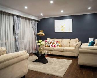 Home Away From Home - Milton - Living room