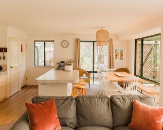 Margaret River Holiday Cottages - Río Margaret - Sala de estar