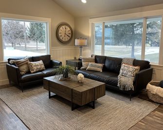 Heritage Ranch - Middleton - Living room