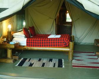 Siana Springs Tented Camp - Ololaimutiek - Habitación