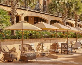 Island Vista Resort - מירטל ביץ' - פטיו