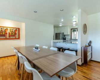 3 min to UO with amazing views! Central to all! - Eugene - Yemek odası