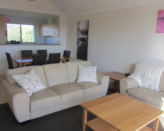 Margaret River Beach Apartments - Margaret River - Living room