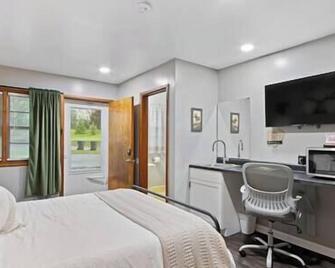 Room 3, Kozy Rest Motel - Montello