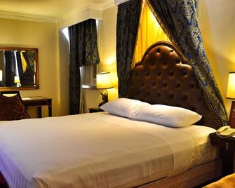 Subic Bay Venezia Hotel - Olongapo - Bedroom
