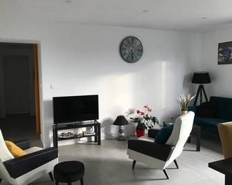 Maison Girondine au Coeur des Vignes - Lussac - Living room