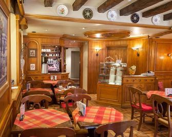 أوتل لا كلوتشي - اوبرنيه - مطعم