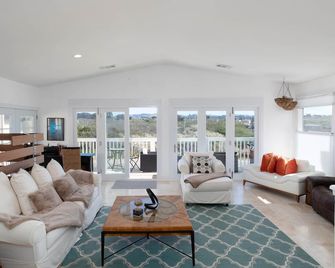 Luxury Beach Home with Indoor Salt Water Heated Pool! - Oceano - Living room
