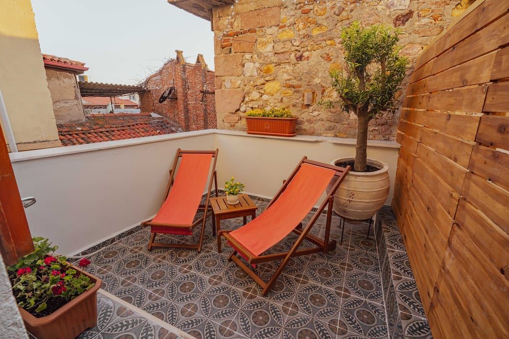 أيفي أيفاليك كوفي آند واين آند هوتل - ايفاليك - شرفة