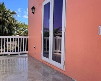 Chic Paget Studio Near Hamilton & Railway Trail - Somerset - Balkon