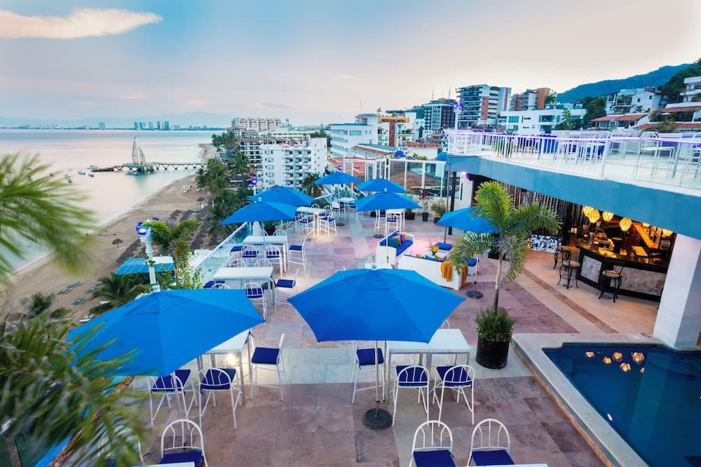 Blue Chairs Resort by the Sea - Adults Only - פוארטו ויארטה - בריכה