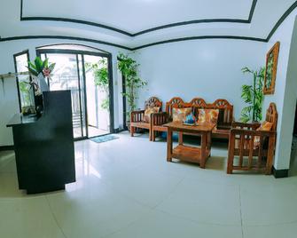 Hymn's Tourist Inn - Coron - Recepción