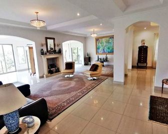 Palace of Dreams, Ultra-Modern Spanish Estate, Spectacular Views. Hot Springs. - San Antonio - Sala de estar