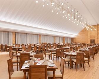 Araliya Red - Budget friendly Hotel- Where you find stunning 360 panoramic view of Nuwara Eliya - Nuwara Eliya - Restaurant