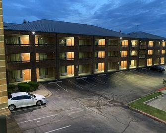 Motel 6 Oklahoma City Ok Fairgrounds West - Oklahoma City - Building