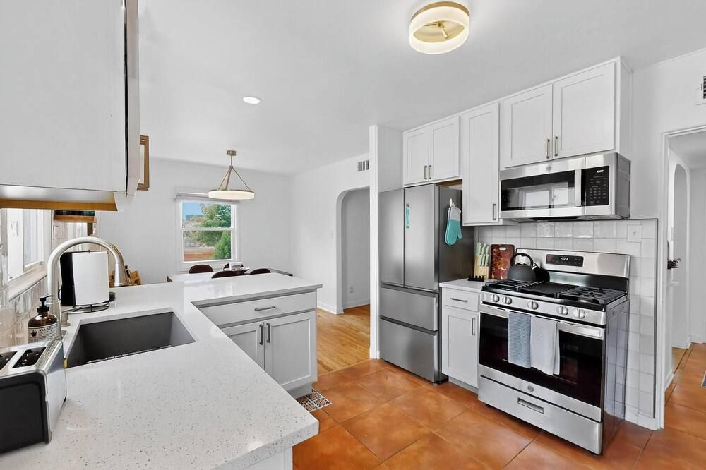 Remodeled 2bd/1ba Treasure in Old Town, Patio, AC - Alburquerque - Cocina