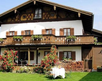 Standard Suite with Balcony - Mammhofer Suite & Breakfast - Oberammergau - Edificio