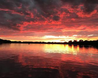 The Red Cabin on Long Lake - Saint James