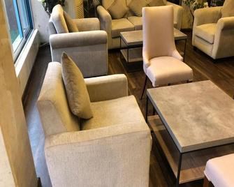 Al Bustan Flats - Sharjah - Lounge