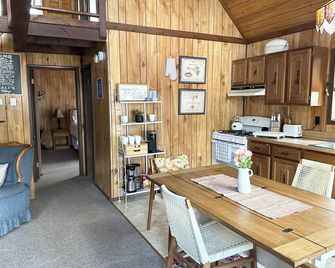 Bali's Cottage - Wallenpaupack Lake Estates - Pools, Fireplace, Fire Pit, Marina - Lake Ariel - Salle à manger